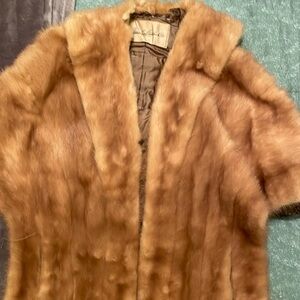 Vintage blond mink cape 
Great condition